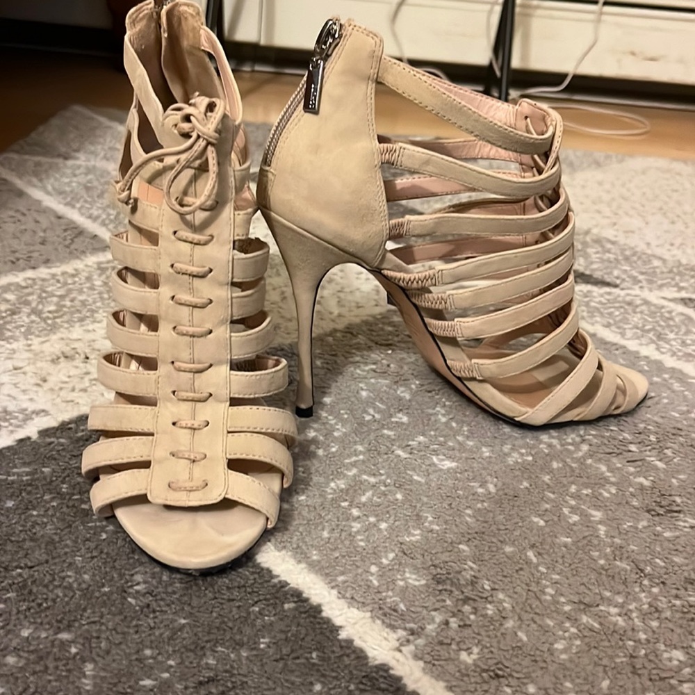 Schütz heels